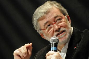 Cofferati annuncia rientro nel Pd, riformisti in rivolta