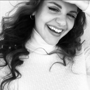 Maria Francesca Curti, giovane cantante teatina, in finale al Tour Music Fest