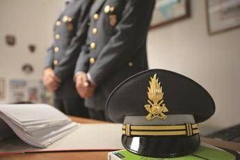 Opere d’arte contraffatte in mostra al museo dell’Ara Pacis, scatta sequestro a Roma