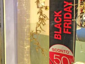Black Friday, dai cellulari alla moda: ecco quanto spenderanno gli italiani