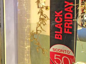 Black Friday, dai cellulari alla moda: ecco quanto spenderanno gli italiani