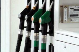 Carburanti, nuovo rialzo dei prezzi oggi per benzina e diesel