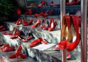 Femminicidi, 107 donne morte da inizio anno: in aumento quelle uccise da partner o ex