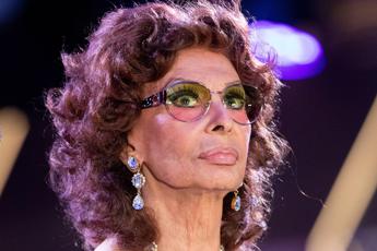 Sophia Loren, paura per l’attrice: operata dopo una caduta