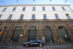 Napoli, detenuto 93enne scarcerato in anticipo: “Risarcimento per il sovraffollamento”