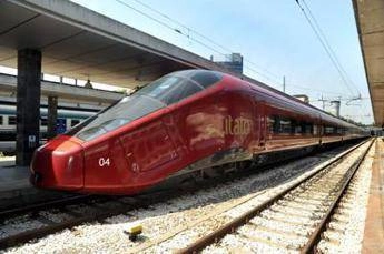 Treni, rallentamenti su Alta Velocità tra Milano e Roma: disagi e ritardi