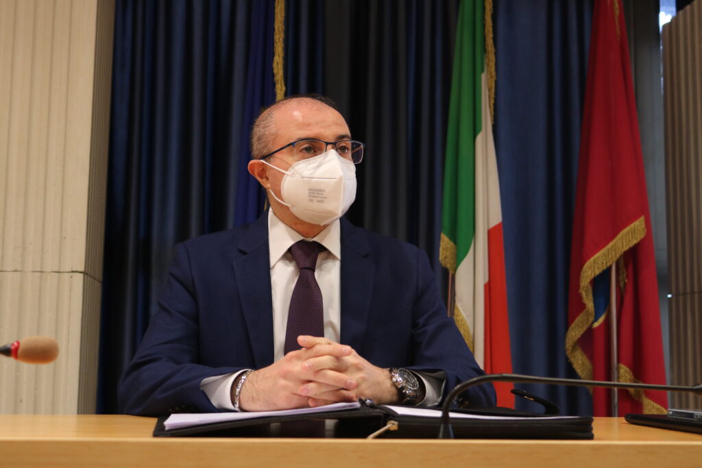 Asl Pescara, troppi incarichi ai soliti avvocati. Pettinari presenta esposto