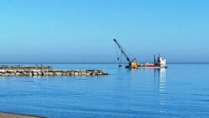 Lavori di ripristino delle scogliere esistenti a Martinsicuro e Villa Rosa