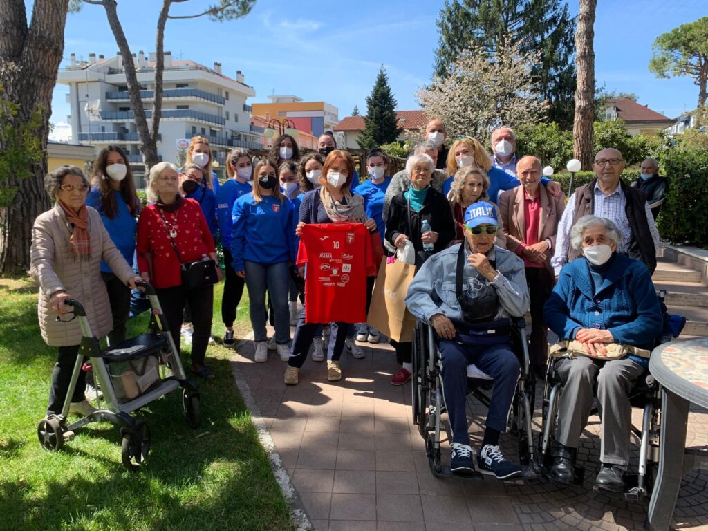 Pasqua, le atlete A.S.D Teramo omaggiano gli ospiti delle case di riposo