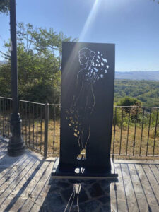 Cerchio, una scultura per dire no alla violenza sulle donne