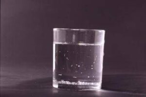 Monza, al bar chiede acqua ma gli servono soda caustica: cliente in ospedale