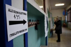 Sondaggio politico, i primi partiti calano: il voto ‘oggi’