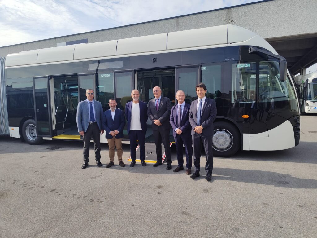 Presentati i filobus Tua, saranno utilizzati sulla tratta Pescara-Montesilvano