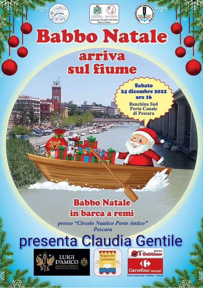 Pescara, Babbo Natale arriva sul fiume in barca a remi