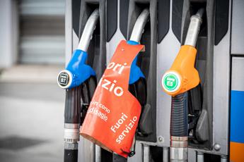 Carburanti, prezzi benzina: oggi stop ai rialzi