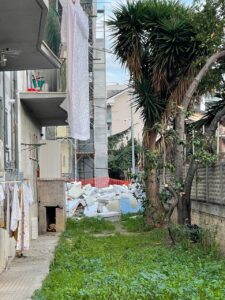 Via Rigopiano, allacci abusivi per le utenze: bollette fino a 6mila euro