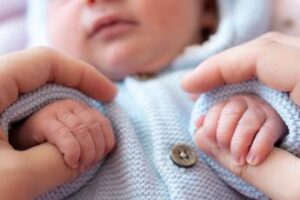 Virus sinciziale minaccia per i bimbi nel primo anno di vita, ecco i sintomi