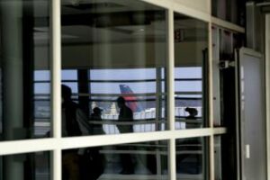 Aereo in overbooking, che significa e cosa fare: i diritti dei passeggeri