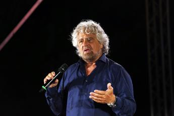 “Ti abbiamo voluto bene in tanti”, l’addio di Beppe Grillo a De Masi