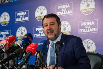 Ue, Salvini lancia la sfida sovranisti: “Abusivi fuori dal Tempio, non abbiamo paura dei ‘Golia-Soros'”