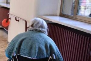 Violenza sessuale su anziane ospiti di un’Rsa, arrestato un infermiere