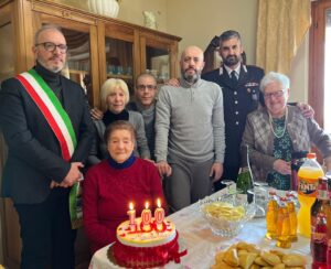 Mafalda Di Musciano compie 100 anni. Il Sindaco consegna pergamena
