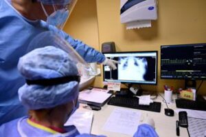 Covid Italia, contagi ancora in aumento: i dati