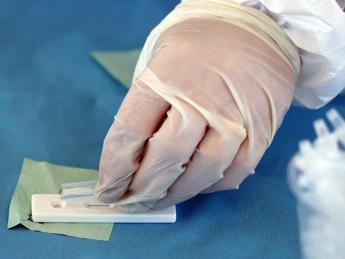 Covid oggi Italia, salgono contagi: 14.863 in ultima settimana, +28%