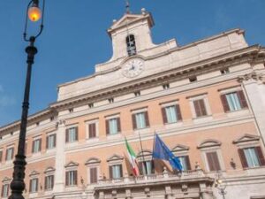 Covid, sì a commissione in seconda votazione: opposizioni lasciano i lavori per protesta