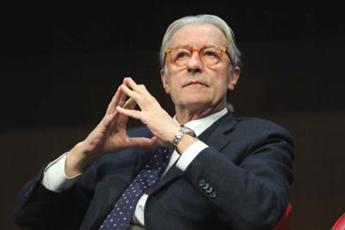 Feltri e la frase choc sui ciclisti investiti, arriva la querela