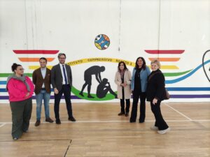 Roseto, inaugurato il murales nella palestra della scuola “D’Annunzio”