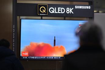 Corea del Nord, Tokyo: “Hanno lanciato un missile balistico nel Mar del Giappone”