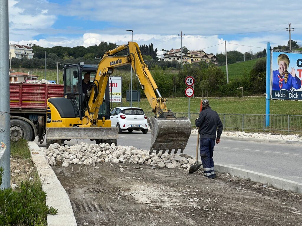 Roseto, lavori sulla rotonda Voltarrosto – Campo a Mare lungo la statale