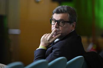 Migranti, Calenda: “Nuova linea Meloni è spot elettorale, sinistra ci casca”