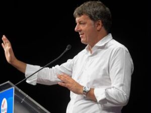 Raduno sovranisti Firenze, lo sfottò di Renzi: “Povero Salvini, non c’è nessuno”