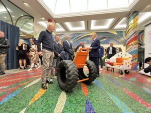 Dai rifiuti oggetti d’arredo: inaugurata la mostra Scart