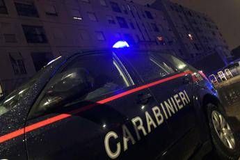 Milano, si lancia da balcone ma cade su una passante uccidendola