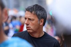 Renzi: “Giorgia Meloni si lamenta di fango su di lei? Solidarietà, ma prima si scusi”