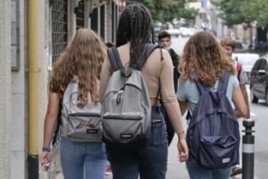 Sesso e abusi secondo i teenager. “Toccare non è violenza” e “l’abito può provocarla” per 1 su 5