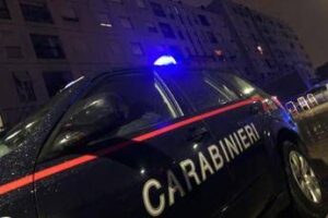 Uccisa a coltellate dal marito, figlia chiama 118 e fa arrestare il padre
