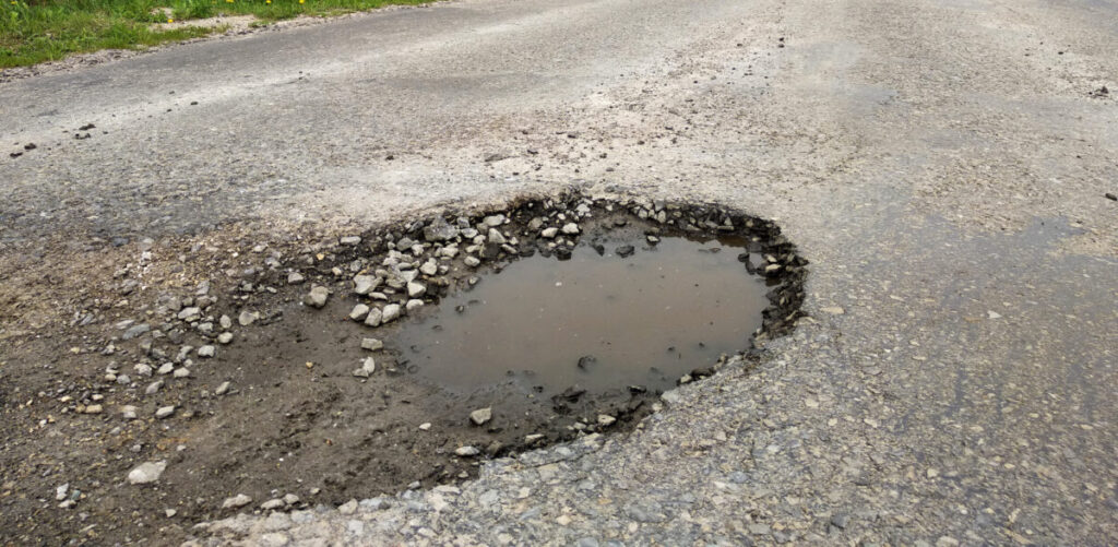 Roseto, via libera al progetto per chiudere le buche sulle strade