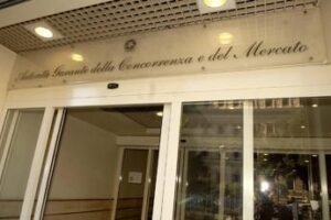 Antitrust avvia istruttoria su società gruppi Armani e Dior