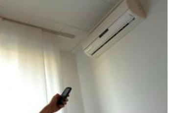 Caldo, il ventilatore non basta più. Largo ai condizionatori anche grazie al bonus