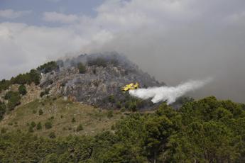 Incendi Sicilia, con scirocco e temperature in aumento scatta l’allerta rossa