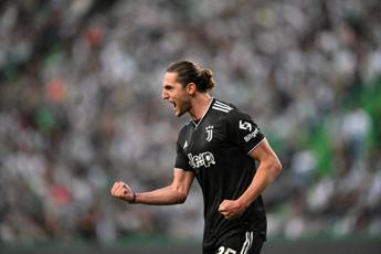 Juve, problema muscolare per Alex Sandro e Rabiot si ferma