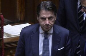 Migranti, Conte: “Nessuno si permetta di paragonarmi a destra”