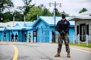 Nordcorea, 20 ore per superare la zona demilitarizzata: la fuga da film