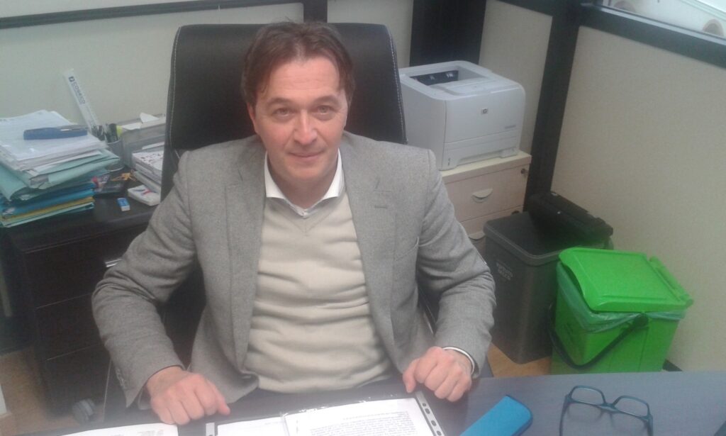 Ceci, 53 anni, ha subito gravi traumi che si sono rivelati fatali, lasciando un vuoto incolmabile nella comunità locale e nel settore amministrativo.