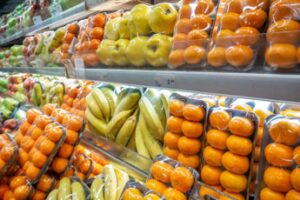 Acquisto di frutta e verdura: gli italiani sono pronti a fare a meno della plastica. I risultati dell’indagine di Marevivo condotta da IPSOS