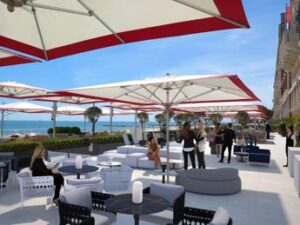 Atlas Concorde e il suo brand Atlas Plan, insieme a Fondazione Ente dello Spettacolo, danno vita alla “Terrazza Cinematografo by Atlas Concorde” in occasione della Mostra Internazionale d’Arte Cinematografica di Venezia